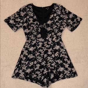 Dee Elly boutique romper